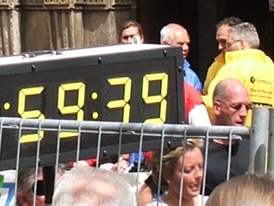 de ongecorrigeerde tijd op de 10 km, die kale man ben ik 